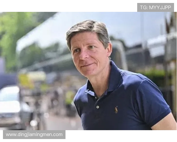 水晶宫主帅忆吃牌经历关键时刻忍住未冲进场庆祝绝杀红军