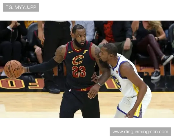 詹姆斯调侃东子:我们后场差点背靠背50分全怪你啦哈哈哈 詹姆斯调侃东子:我们后场差点背靠背50分全怪你啦哈哈哈